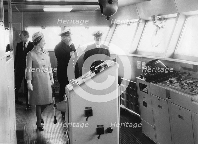 Captain William Warwick shows the Queen the bridge of the liner 'QE2 ...
