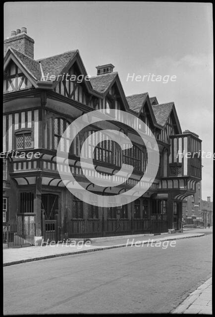Tudor House Museum, Bugle Street, City of Southampton, 1930s - 1940s. Creator: HE Tuppen.