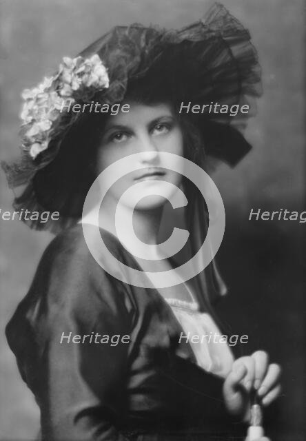 Phillips, Norma, Miss, portrait photograph, 1914. Creator: Arnold Genthe.