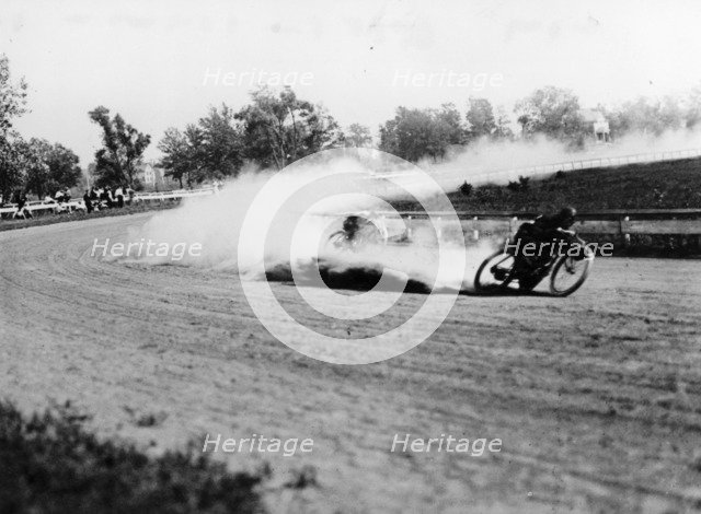 Dirt track motorbike racing, 1913. Artist: Unknown