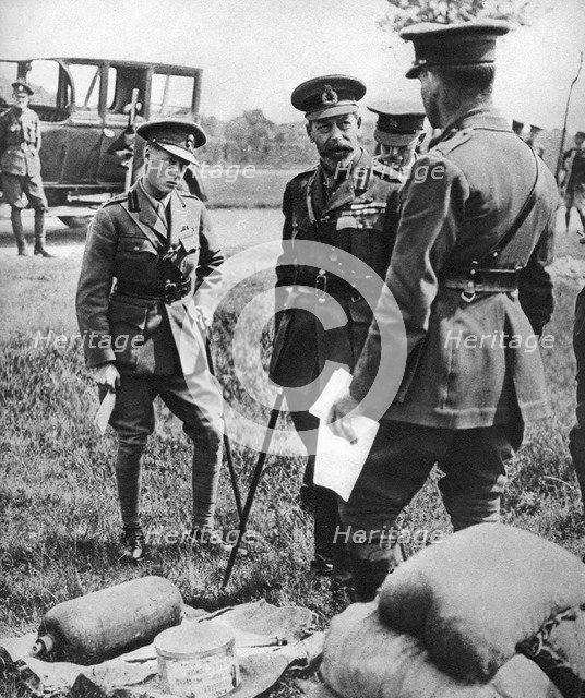 The Prince of Wales with George V, at a gas school during the First World War, 1914-1918. Artist: Unknown