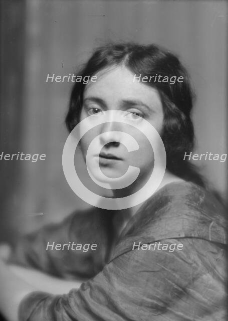 Dale, Gretchen, Miss (Mrs. Howard Estabrook), portrait photograph, 1913 or 1914. Creator: Arnold Genthe.