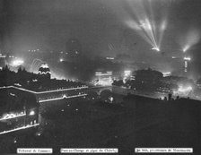 'Le jour de gloire; panorama de Paris illumine le soir de 14 juillet 1919, au centre, le..., 1919. Creator: Famechon et Queste.