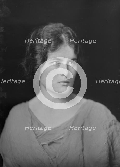 Miss Hasbrouck, portrait photograph, 1918 Nov. 11. Creator: Arnold Genthe.