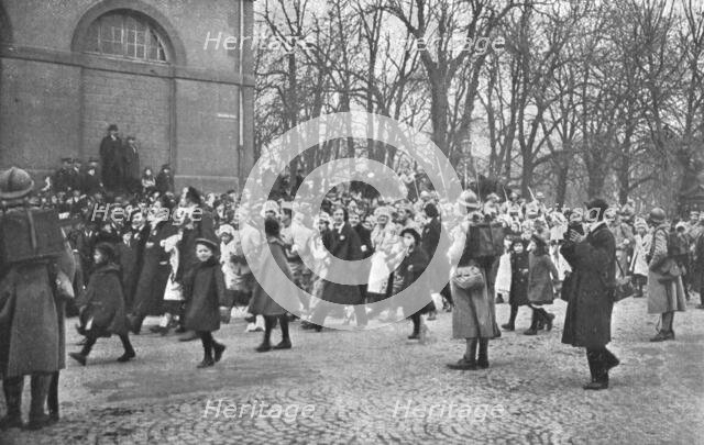 'La patrie retrouvee; A Dieuze le 17 novembre 1918: arrivee des premiers soldats francais..., 1918. Creator: Unknown.