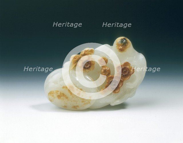 Jade bird with lingzhi, bulb and prunus, early Qing dynasty, China, 1662-1722. Artist: Unknown