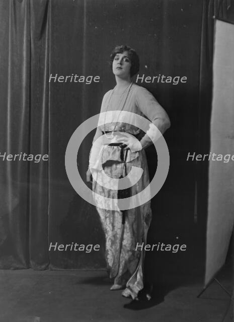Cowl, Jane, Miss, portrait photograph, 1918 Oct. 14. Creator: Arnold Genthe.