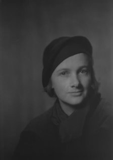 Elizabeth Gordon, portrait photograph, 1932 Nov. Creator: Arnold Genthe.