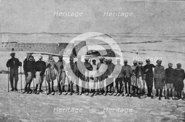'Les Alpins Marocains; Le ski au Moroc. --Groupe de skieurs indigenes a l'instruction..., c1916. Creator: Unknown.