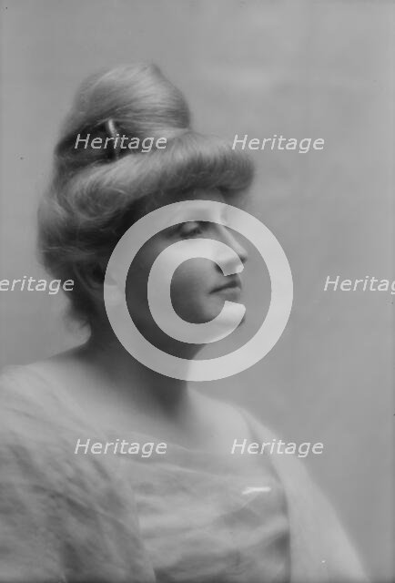 Atherton, Gertrude, portrait photograph, 1912 May 22. Creator: Arnold Genthe.