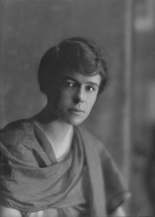 Wilkinson, Helen, Miss, portrait photograph, 1916 Apr. 27. Creator: Arnold Genthe.
