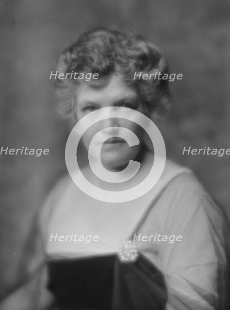 Hannah, John, Mrs., portrait photograph, 1914 Apr. 22. Creator: Arnold Genthe.