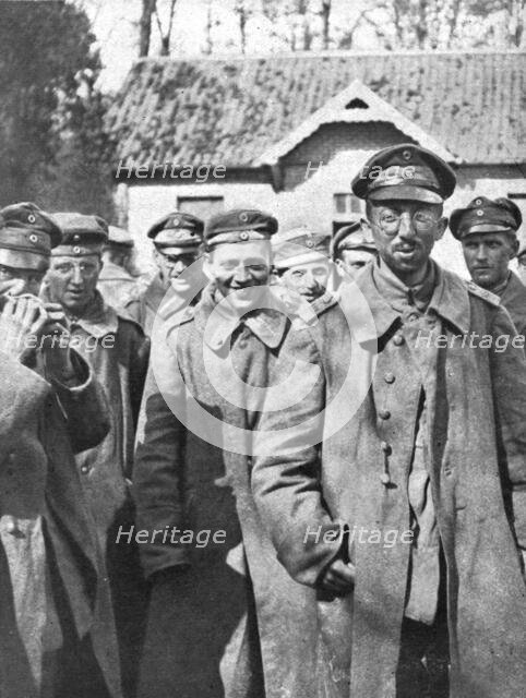 'Les prises d'une action locale; Groupes de prisonniers allemands captures le 18 avil 1918..., 1918. Creator: Unknown.