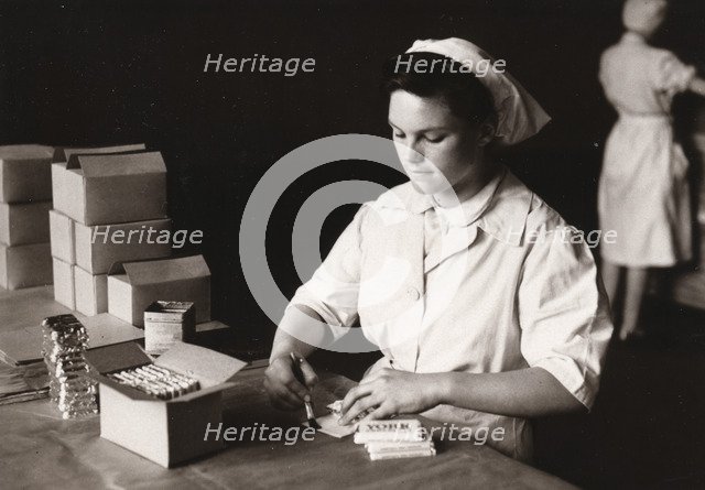 Women pasting York Chocolate, Rowntree factory, York, Yorkshire, 1949. Artist: Unknown