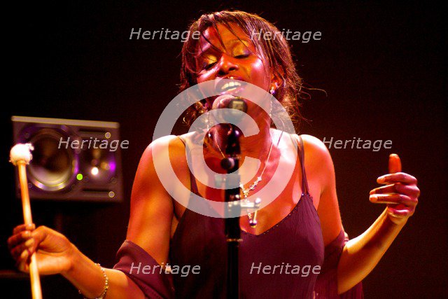 Lynieve Austin, The Warehouse, Croydon, 2007.   Artist: Brian O'Connor.