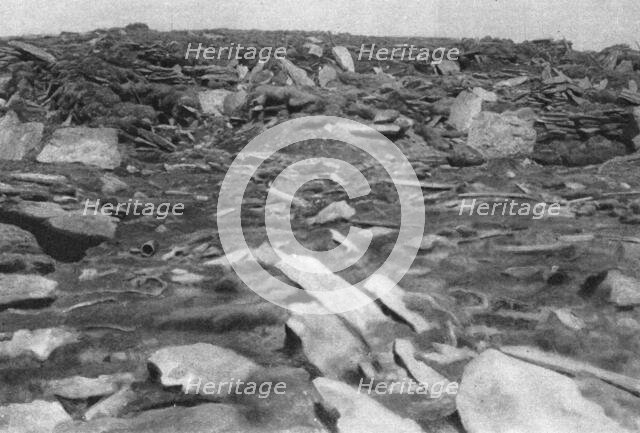 'Le theatre de la victoire Serbe; sur les pentes du Kaimaktchalan: les elements de tranch..., 1916. Creator: Unknown.