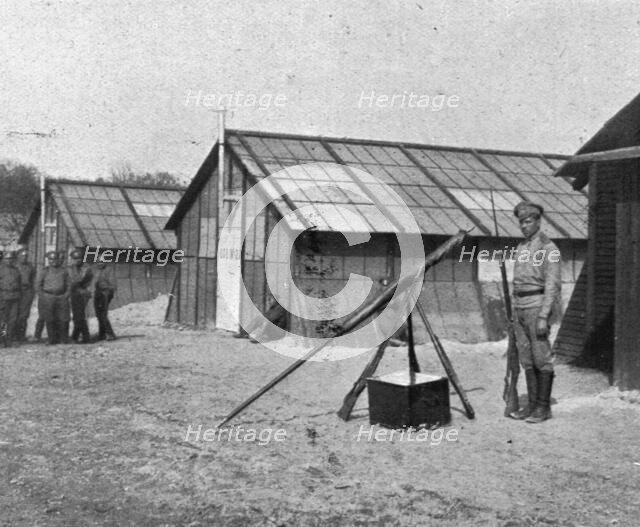 'Les Russes en France; au camp de Mailly-le-Grand : la garde du drapeau', 1916. Creator: Unknown.