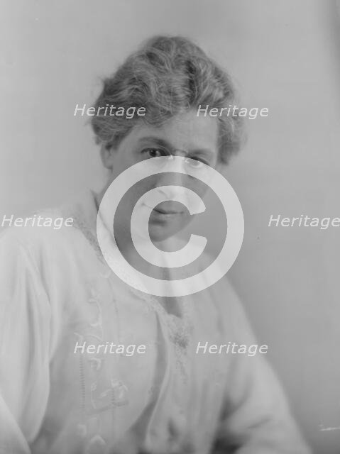 Houston, N.S., Miss, portrait photograph, 1916. Creator: Arnold Genthe.