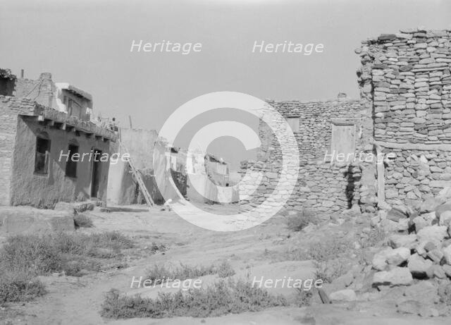 Acoma, New Mexico area views, between 1899 and 1928. Creator: Arnold Genthe.