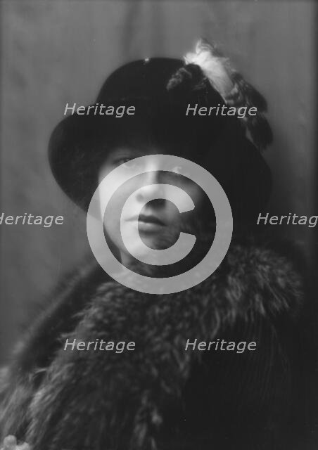 Smith, Kathleen, Miss (Mrs. Coleman), portrait photograph, 1912 or 1913. Creator: Arnold Genthe.