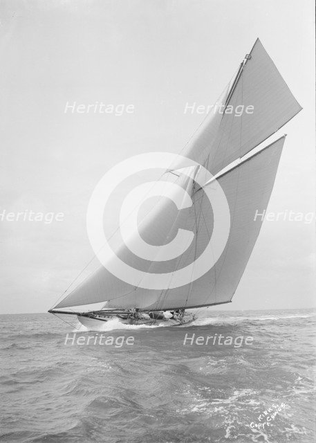 The 19-metre class 'Mariquita' sailing close-hauled, 1912. Creator: Kirk & Sons of Cowes.