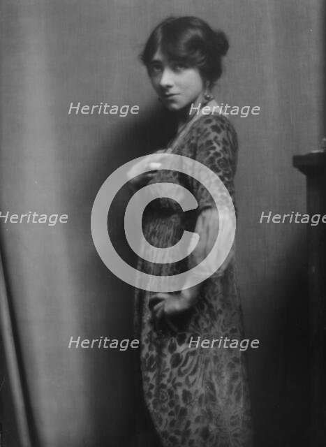 Marinoff, Fania, portrait photograph, 1913. Creator: Arnold Genthe.