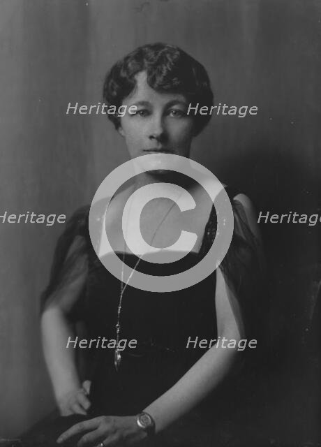 Winter, Wallace, Mrs., portrait photograph, 1917 May 3. Creator: Arnold Genthe.