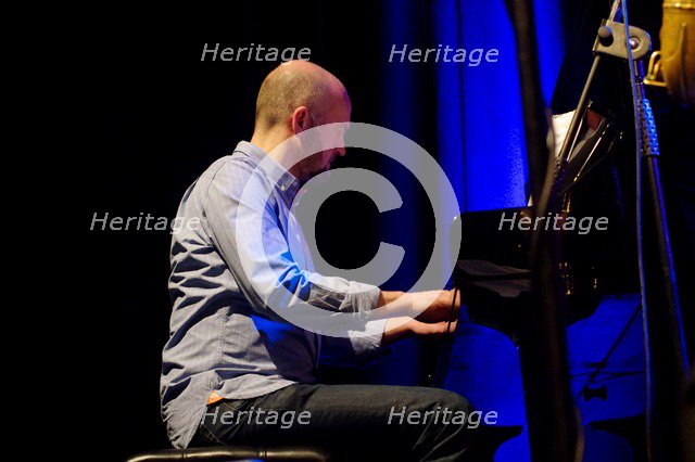 Liam Noble, Ropetackle Arts Centre, Shoreham, West Sussex, Jan 2016. Artist: Brian O'Connor.