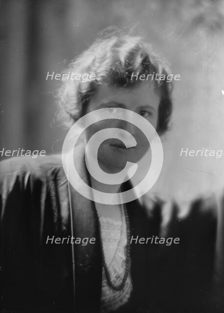 Mrs. J.E. Thompson, portrait photograph, 1919 May 29. Creator: Arnold Genthe.