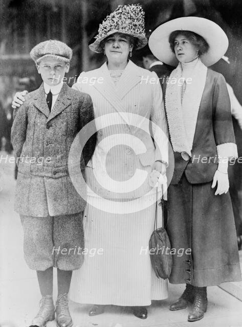 Mme. [Ernestine] Schumann-Heink & children, between c1910 and c1915. Creator: Bain News Service.