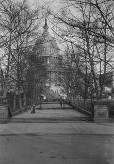U.S. Capitol, Washington, D.C., between 1896 and 1942. Creator: Arnold Genthe.