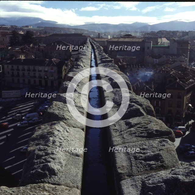 Roman aqueduct of Segovia seen from its higher part.