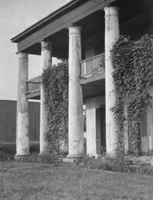 Plantation house, possibly the Belles Demoiselles, New Orleans, between 1920 and 1926. Creator: Arnold Genthe.