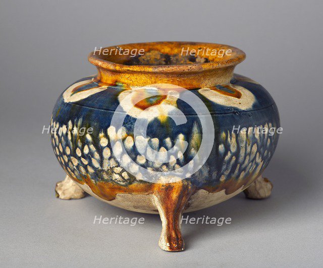 Bowl on three legs, early 8th century. Artist: Unknown.