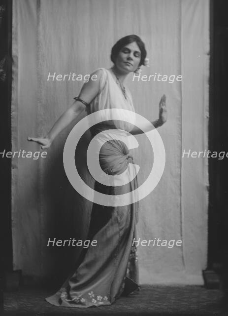 Mrs. Anna Higgins Matthiesen, portrait photograph, 1925. Creator: Arnold Genthe.