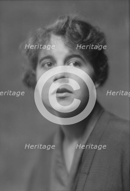 Quinn, Miss, friend of, portrait photograph, 1915. Creator: Arnold Genthe.