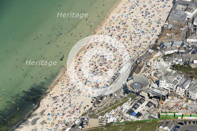 Porthmeor Beach and the Tate St Ives art gallery, St Ives, Cornwall, 2016. Creator: Damian Grady.
