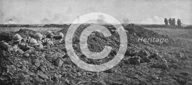 'L'Attaque du 5 mai 1917 sur le Chemin des Dames; La sortie, par petits groupes, des..., 1917. Creator: Unknown.