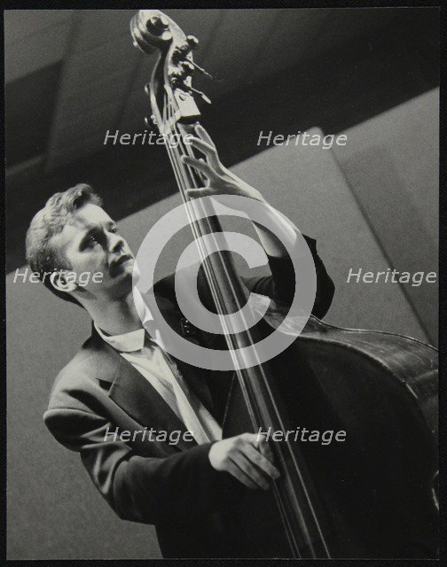 Bassist Arnie Somogyi playing at The Fairway, Welwyn Garden City, Hertfordshire, 28 April 1991. Artist: Denis Williams