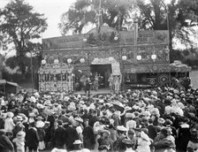 Taylor's Cinematograph show and crowd at Witney Fair, Witney, Oxfordshire, c1860-c1922. Artist: Henry Taunt