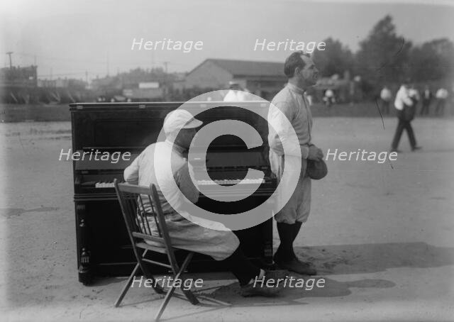Gus Van & Joe Schenck, Vaudeville comics (baseball), between c1915 and c1920. Creator: Bain News Service.