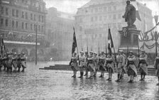 'Petain et Foch a Strasbourg; Le 27 novembre: les troupes, au pied de la statue de Kleber..., 1918. Creator: Unknown.