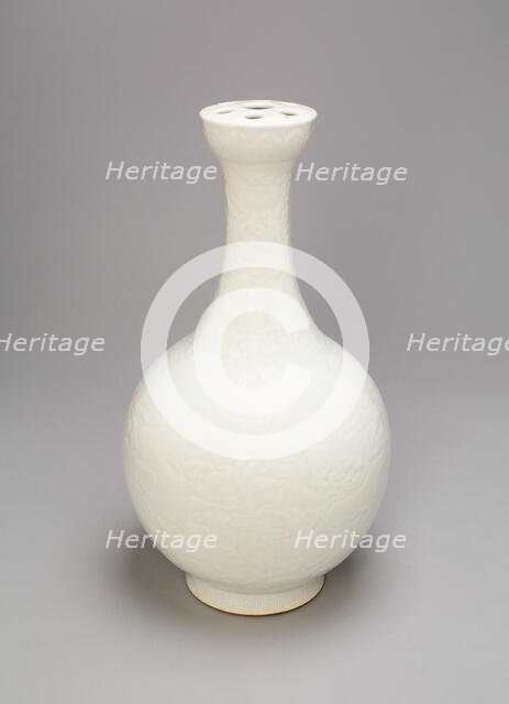 Bottle-Shaped Vase for Incense Sticks or Flowers, Ming dynasty or Qing dynasty, clate 17th/18th cent Creator: Unknown.