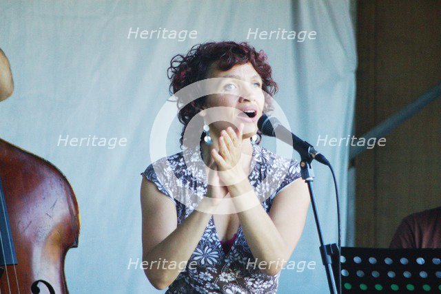 Jacqui Dankworth, Daneby Hall, Tunbridge Wells, Kent.  Artist: Brian O'Connor