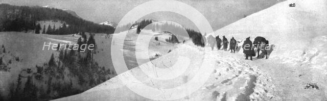 'La tragique retraite Serbe; La traversee des montagnes d'Albanie: le passage de..., 1915 (1924). Creator: Unknown.
