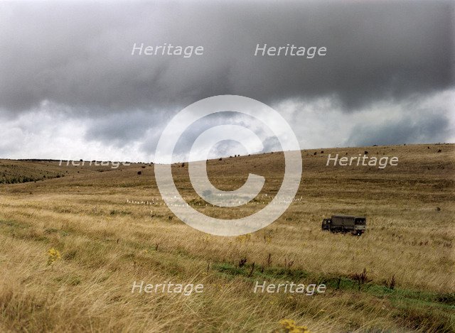 Barrow on Salisbury Plain, Wiltshire, 1999. Artist: IJ Leonard