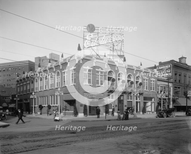 Edelweiss Cafe, Detroit, Mich., between 1905 and 1915. Creator: Unknown.
