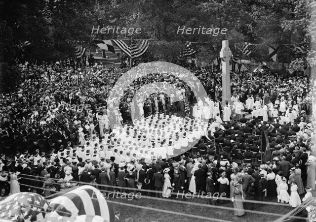 Memorial Service, Cathedral of Sts. Peter And Paul, Washington National Cathedral, 1913.  Creator: Harris & Ewing.