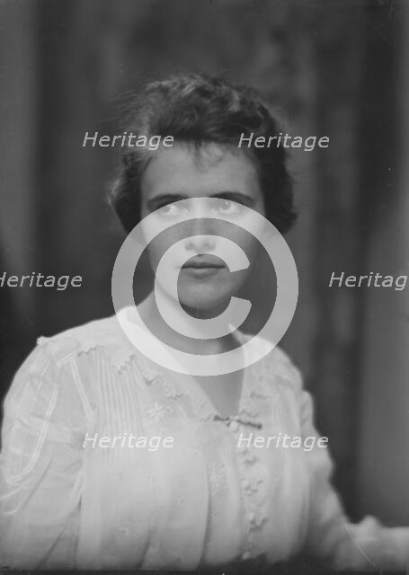 Lockwood, V., Miss, portrait photograph, 1917 Apr. 28. Creator: Arnold Genthe.