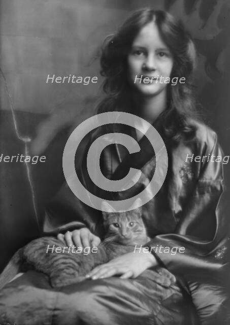 Stebbins, Jocelyn, Miss (Mrs. Fletcher), and Buzzer the cat, portrait photograph, 1912 or 1913. Creator: Arnold Genthe.